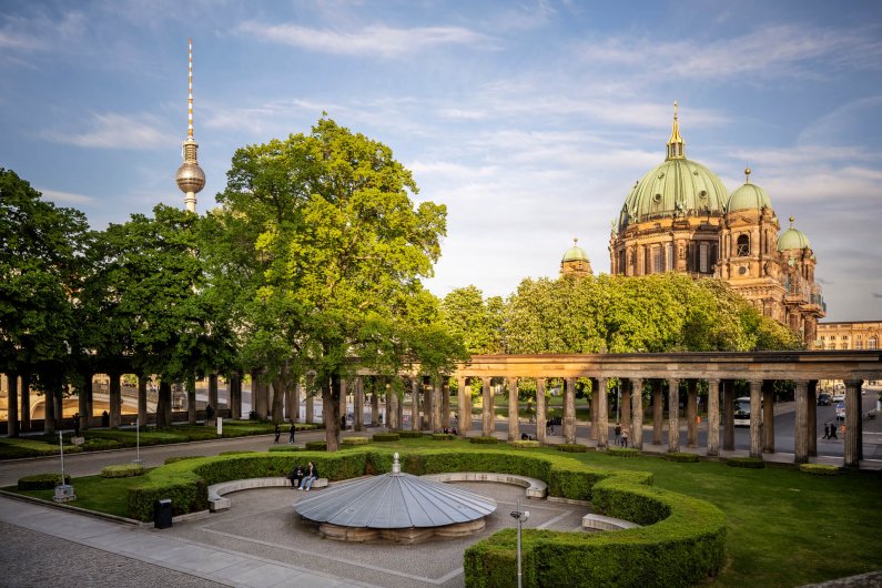 Berlin, pogled z Muzejskega otoka na Berlinsko stolnico in televizijski stolp © DZT Dagmar Schwelle