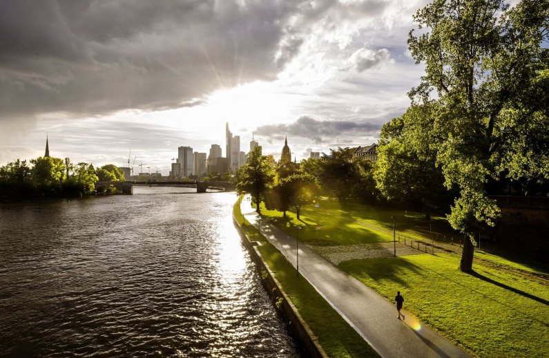 Frankfurt na Majni, obrežje reke Majne DZT Frank Blümler Photography