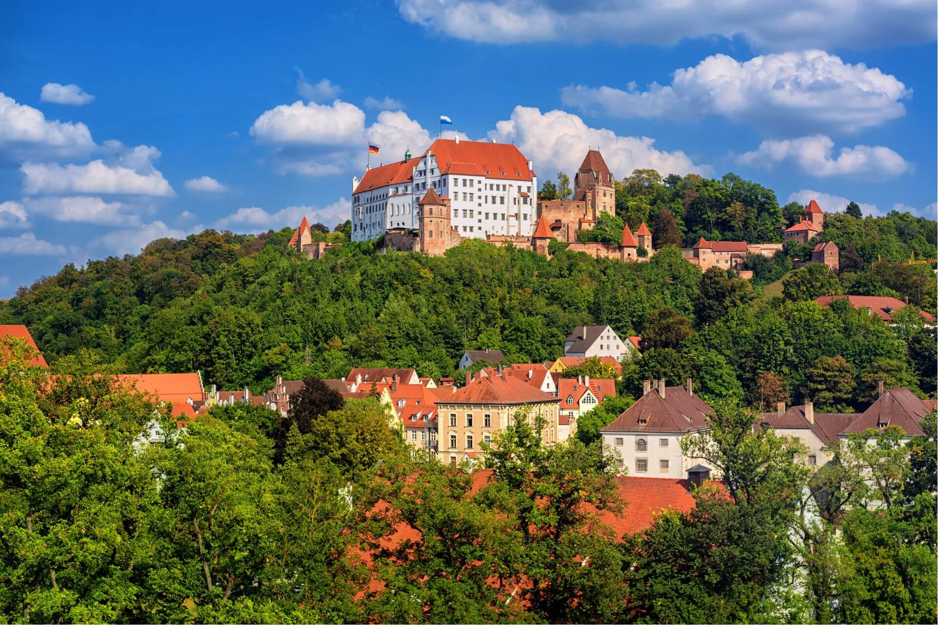 Grad Trausnitz v Landshutu © Adobe Stock / Boris Stroujko